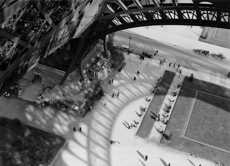 Film still from Le Mystère de la tour Eiffel